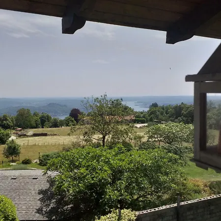 Relax E Natura Sul Lago Maggiore アパート